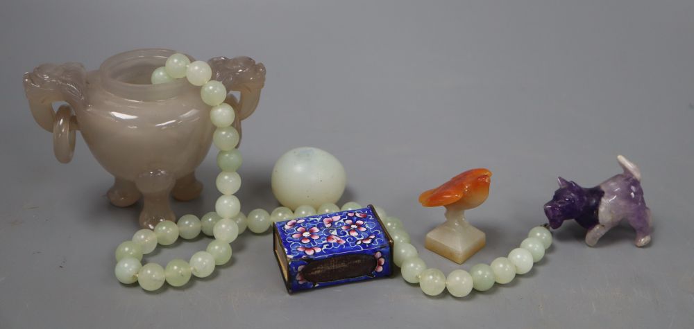Assorted Chinese items including agate, jade, etc.